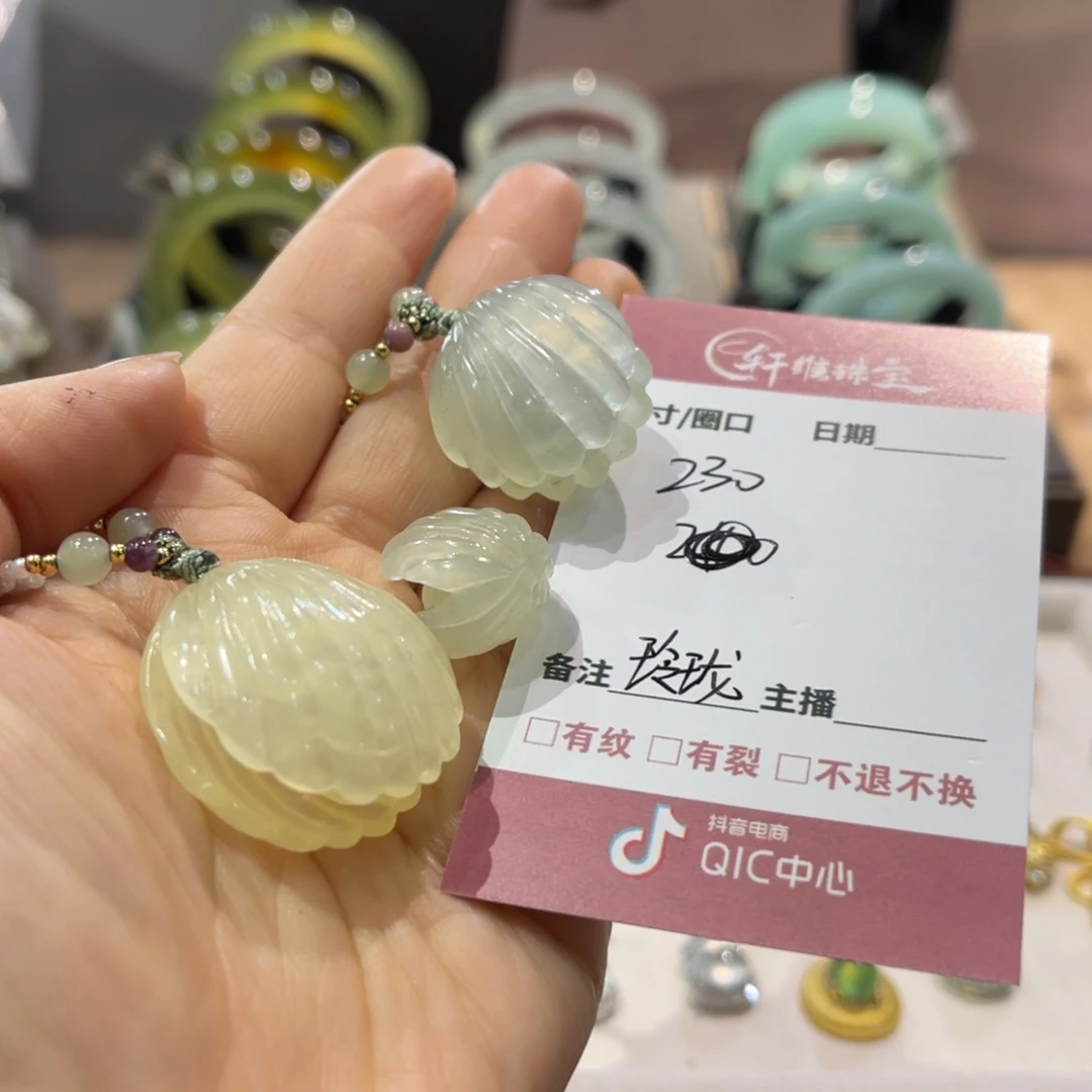 蛇纹石玉手镯未镶嵌玲****豆