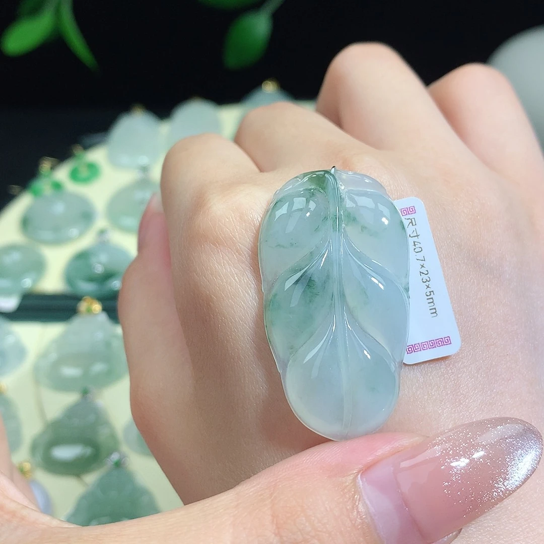 翡翠未镶嵌颈饰金枝玉叶