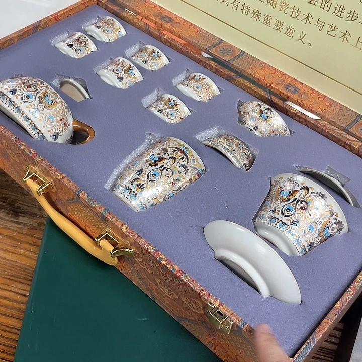 孤品茶具套装等。