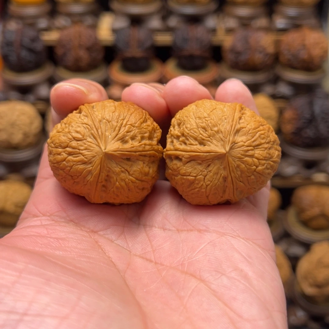 文玩核桃把件37mm蛇蛋三棱。