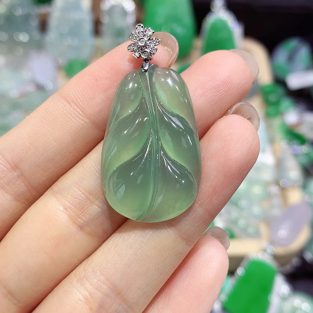 翡翠18K金镶嵌颈饰叶