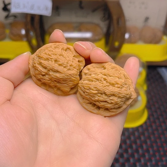 文玩核桃吊坠磨生