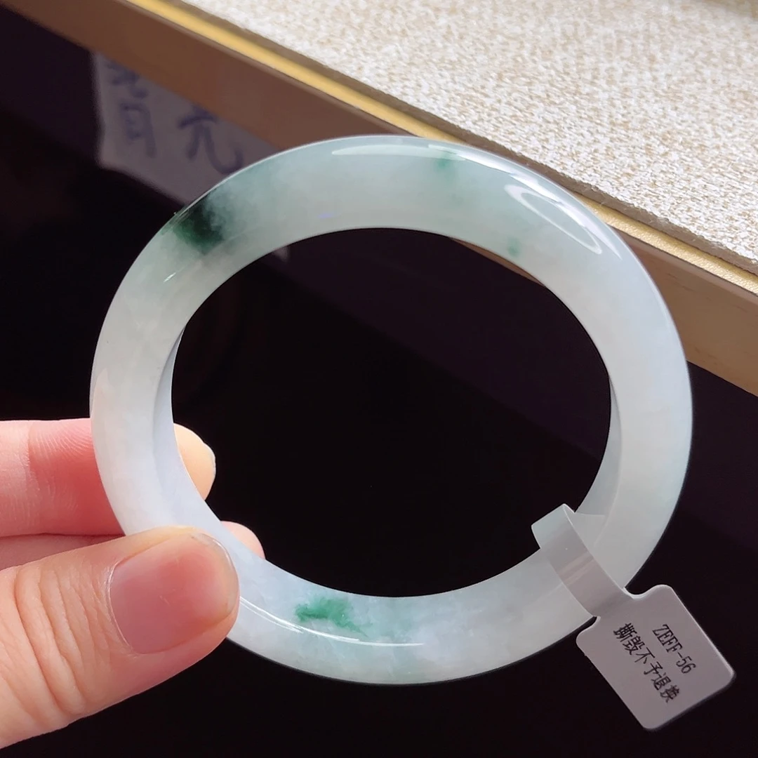 翡翠手镯未镶嵌手镯