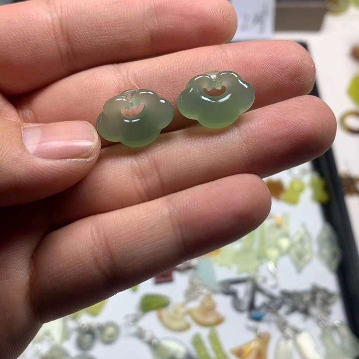 蛇纹石玉耳钉足银镀金镶嵌