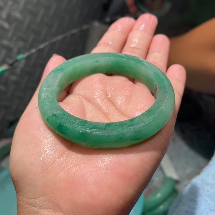 初***見石英质玉手镯未镶嵌定制