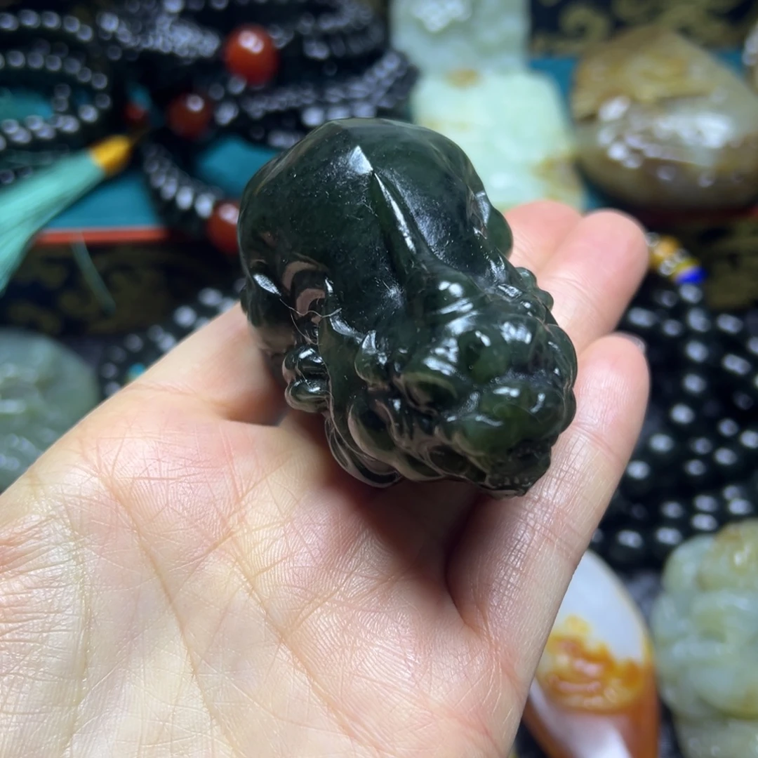 和田玉未镶嵌把件