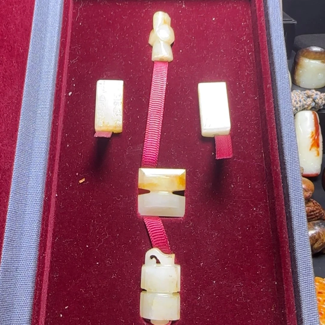 和田玉颈饰未镶嵌观*