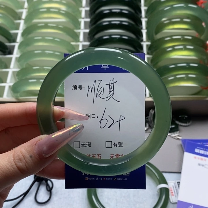 蛇纹石玉手镯未镶嵌顺***然