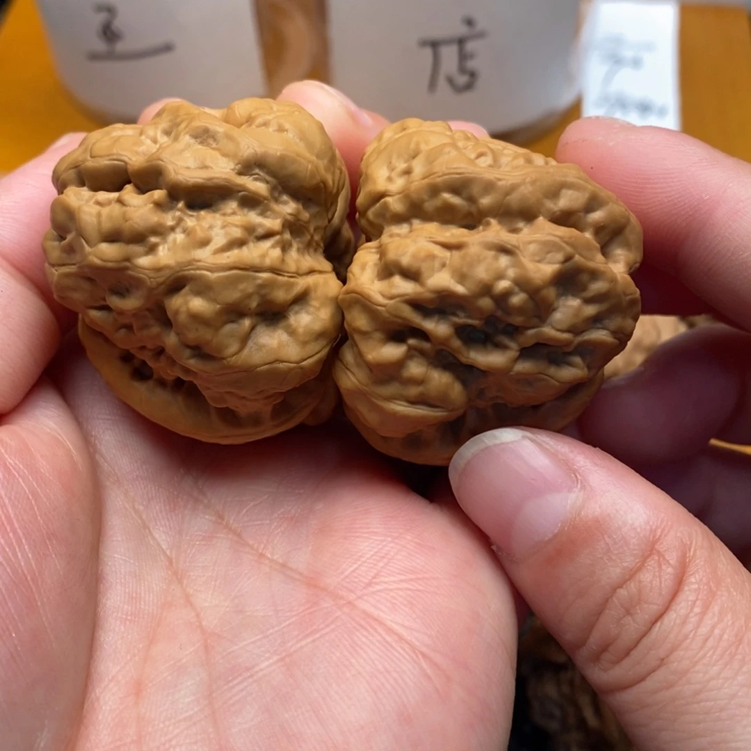 文玩核桃把件边40左右