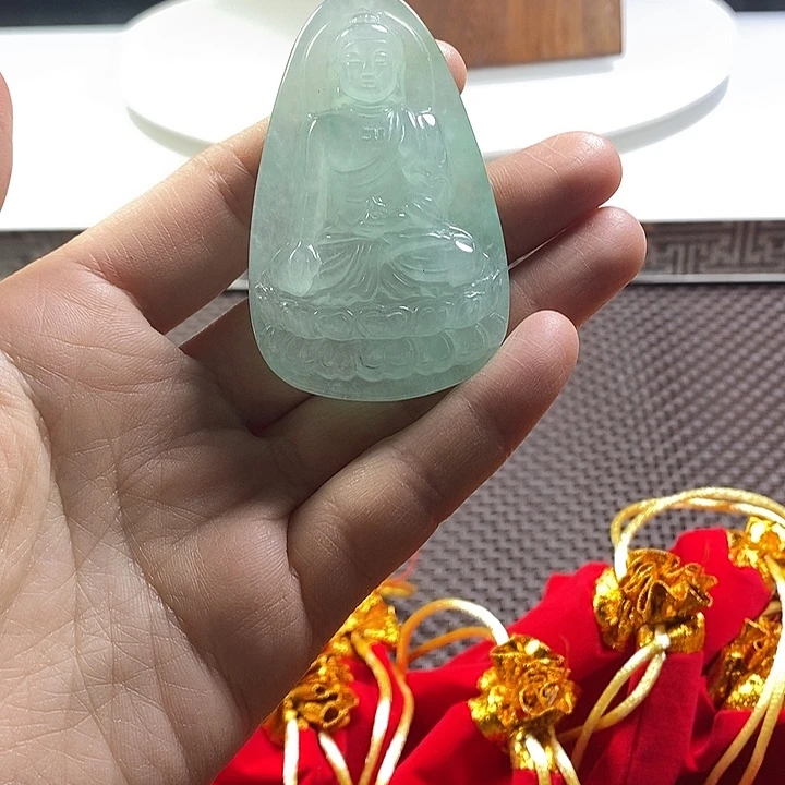 只买单纯的吊坠，没带链子，属的性质。