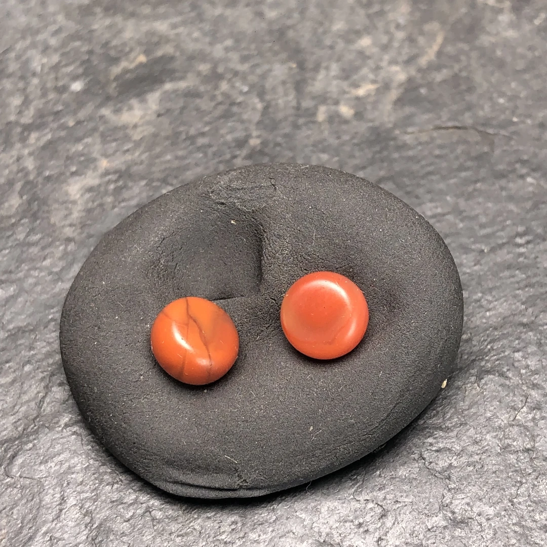 川料南红玛瑙纯手工打磨嗝片尺寸6.7毫米，无裂
