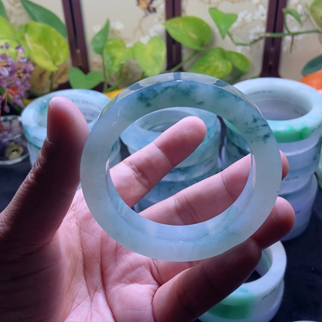 用***6定制翡翠未镶嵌手镯