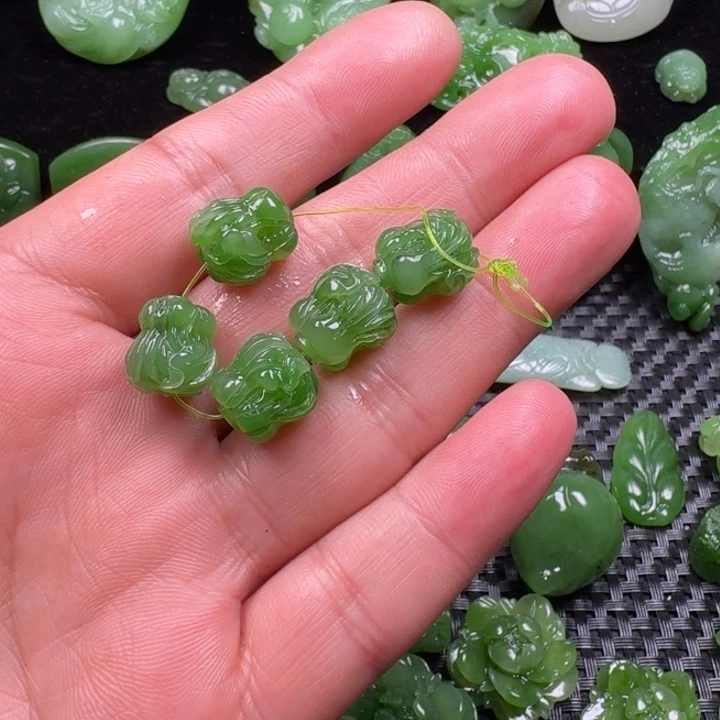 和田玉未镶嵌耳饰