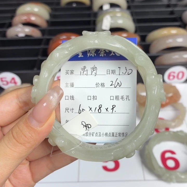 涛***妈石英质玉手镯未镶嵌