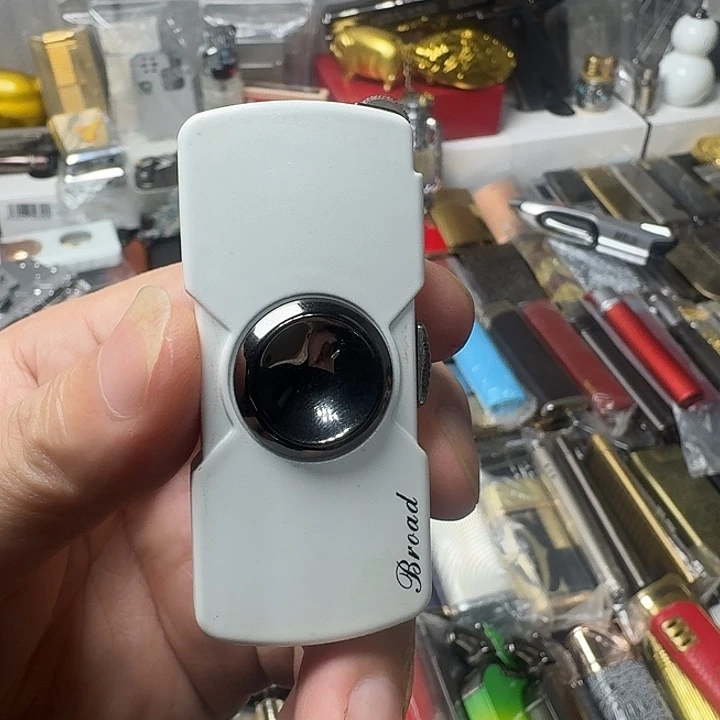 指尖陀螺白色充气直冲打火机