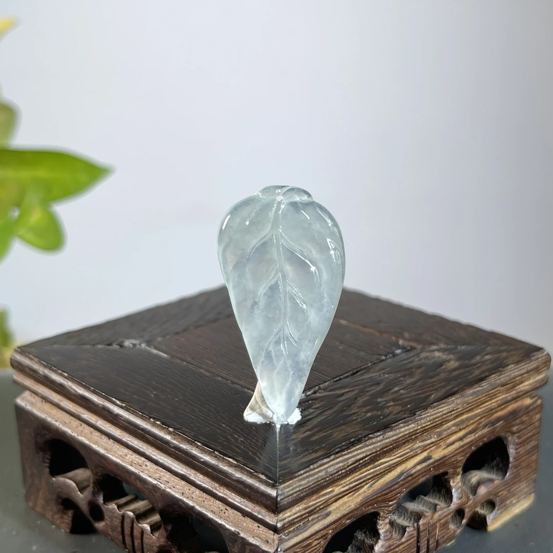 JTB20-77  天然缅甸A货翡翠  金枝玉叶