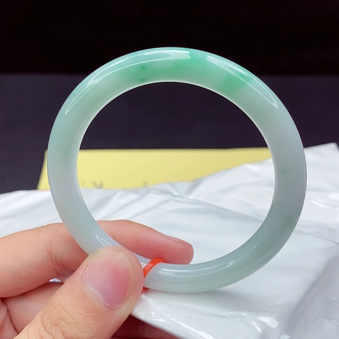 翡翠未镶嵌手镯56圈口