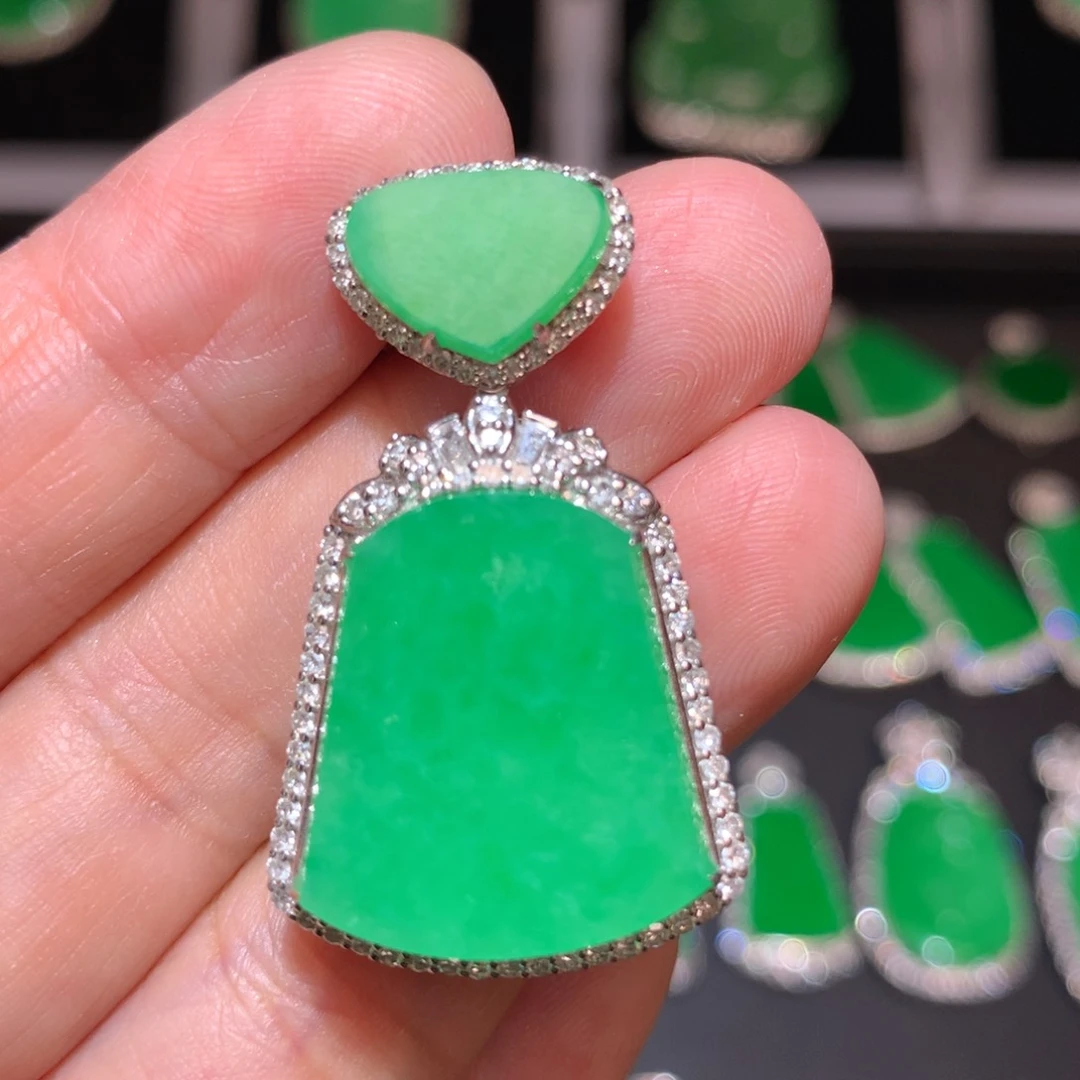 翡翠18K金镶嵌颈饰翡翠