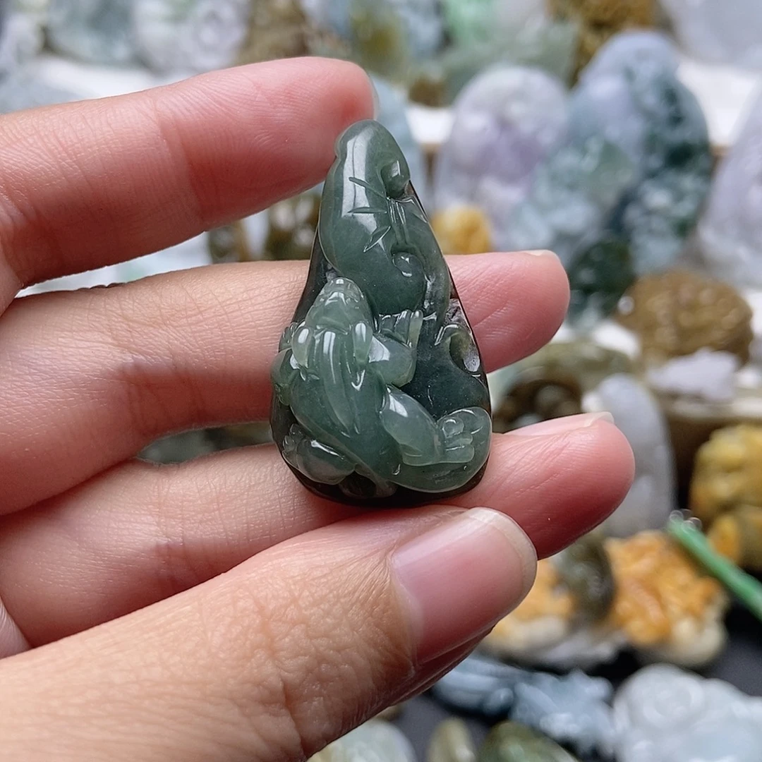 翡翠未镶嵌颈饰翡翠