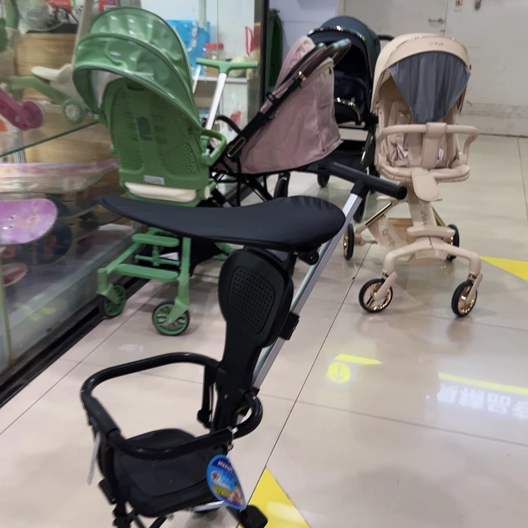 米兰图轻便遛娃车