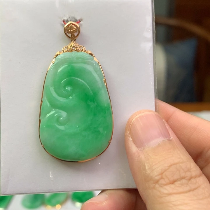 翡翠18K金镶嵌颈饰翡翠翡翠吊坠