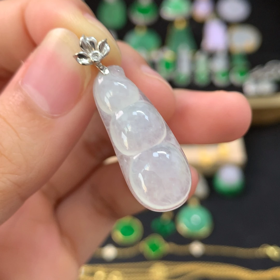 翡翠18K金镶嵌颈饰豆子