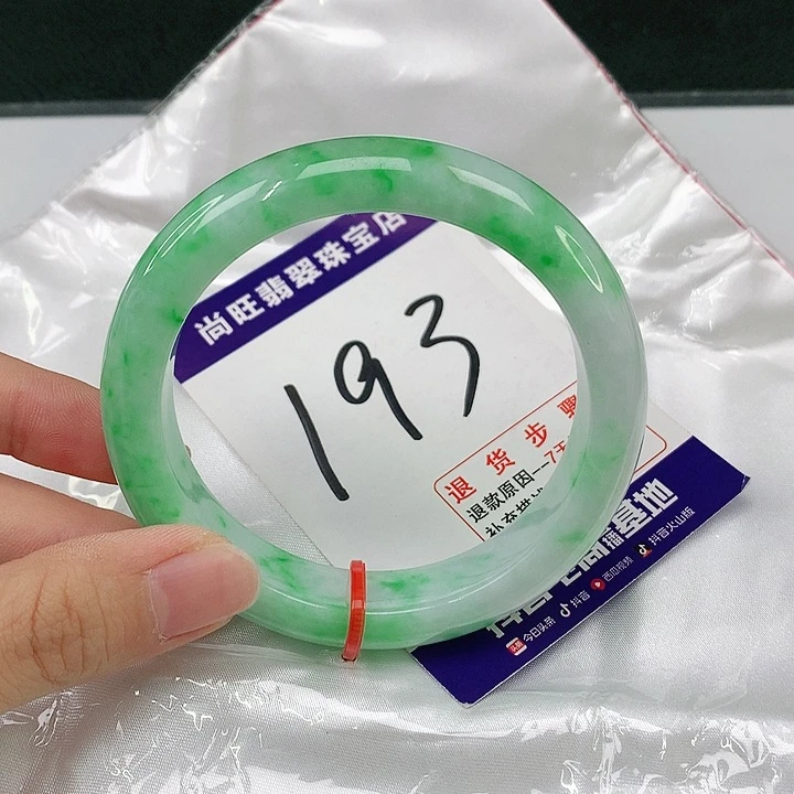 翡翠手镯未镶嵌翡翠12