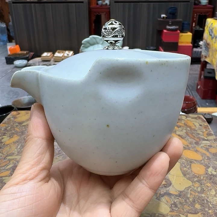 手抓壶一个，瓷。。。