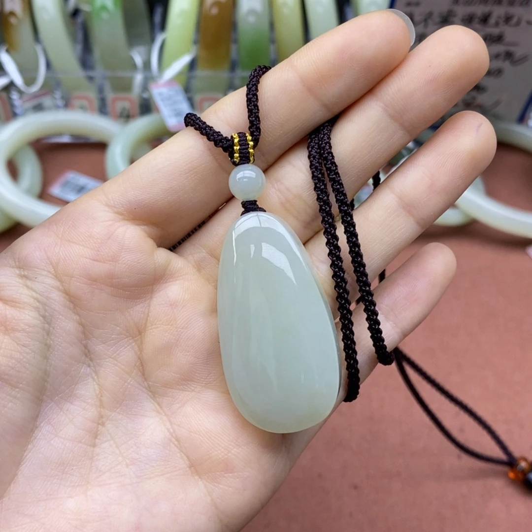 只***见和田玉未镶嵌挂件