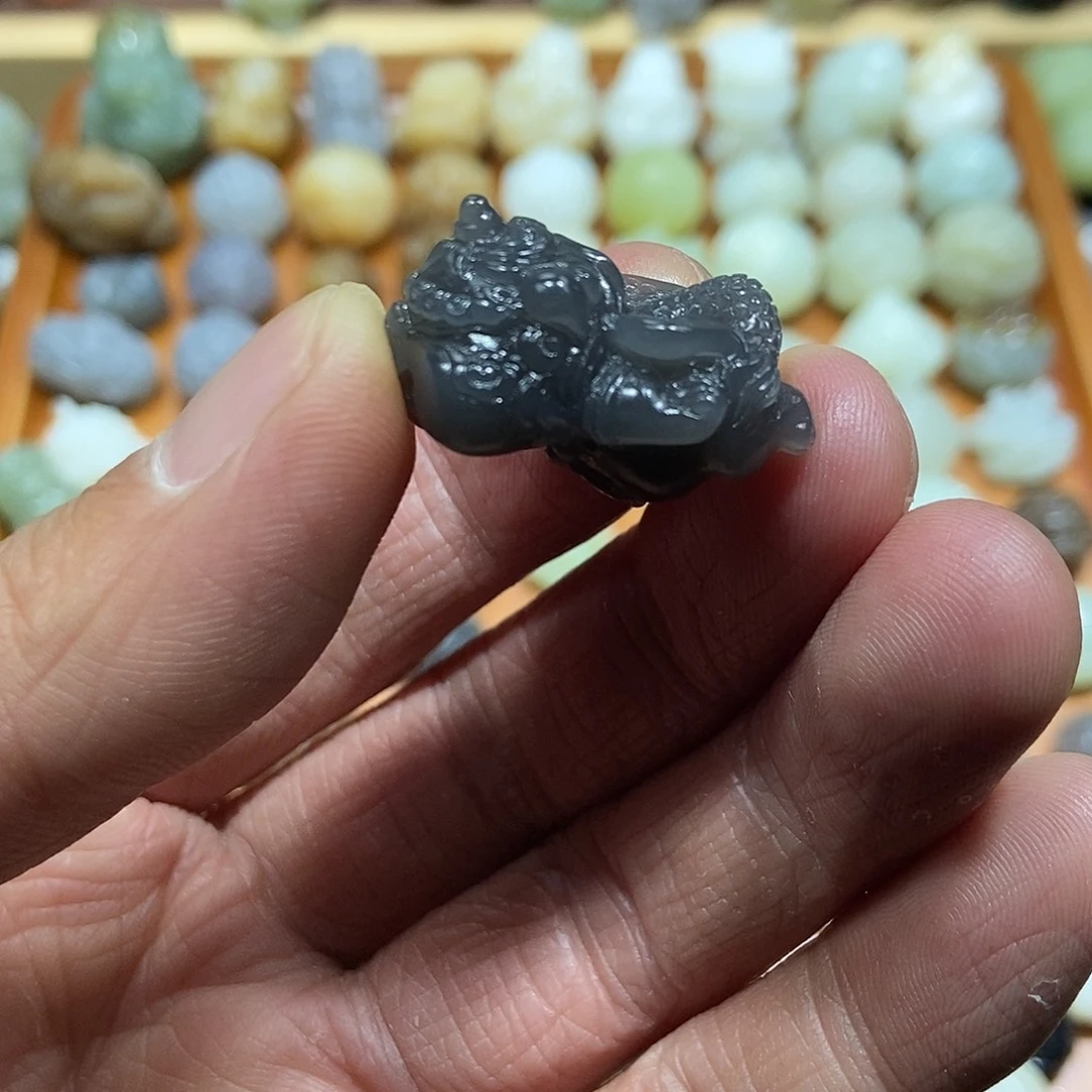 和田玉未镶嵌颈饰定制