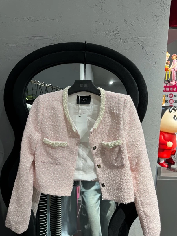 粉色简单款短款小香风外套