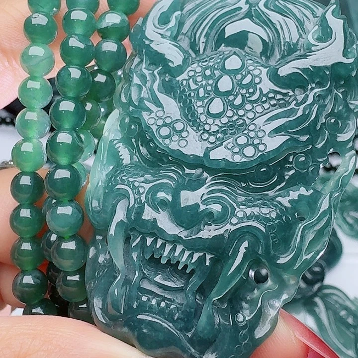 翡翠未镶嵌颈饰多样性发其一