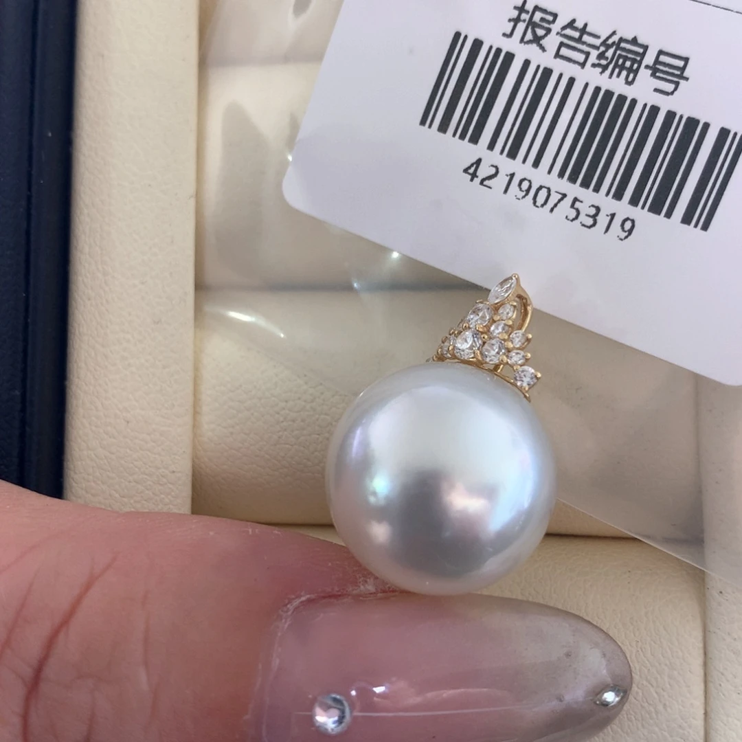颈饰18K金镶嵌海水珍珠