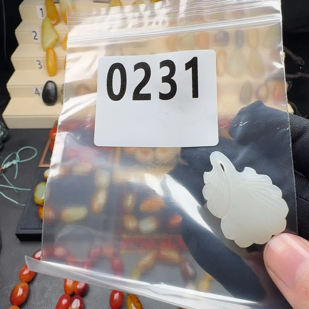 和田玉吊坠(赠链)未镶嵌手**光