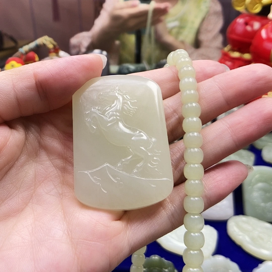 探***^和田玉未镶嵌颈饰