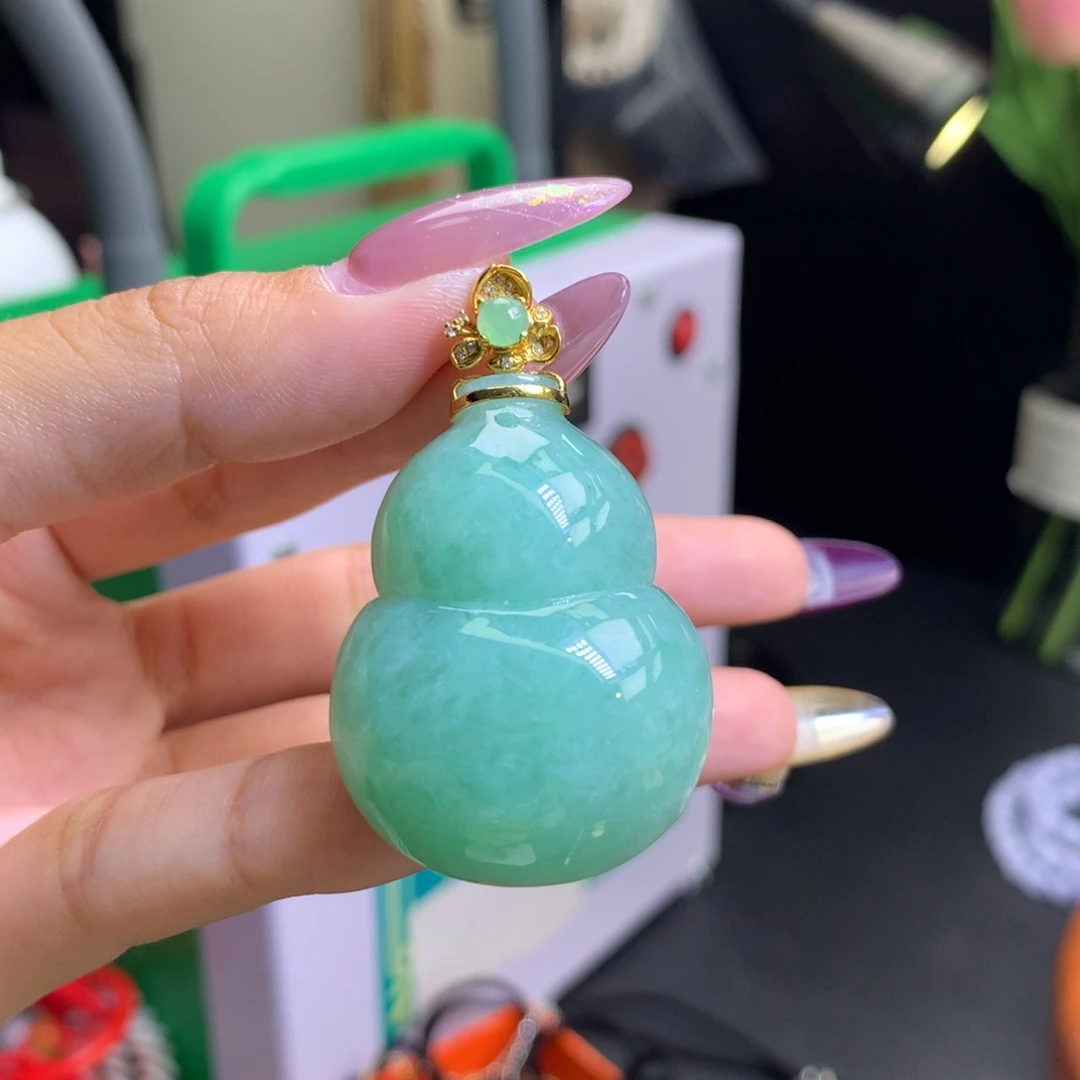 翡翠18K金镶嵌颈饰