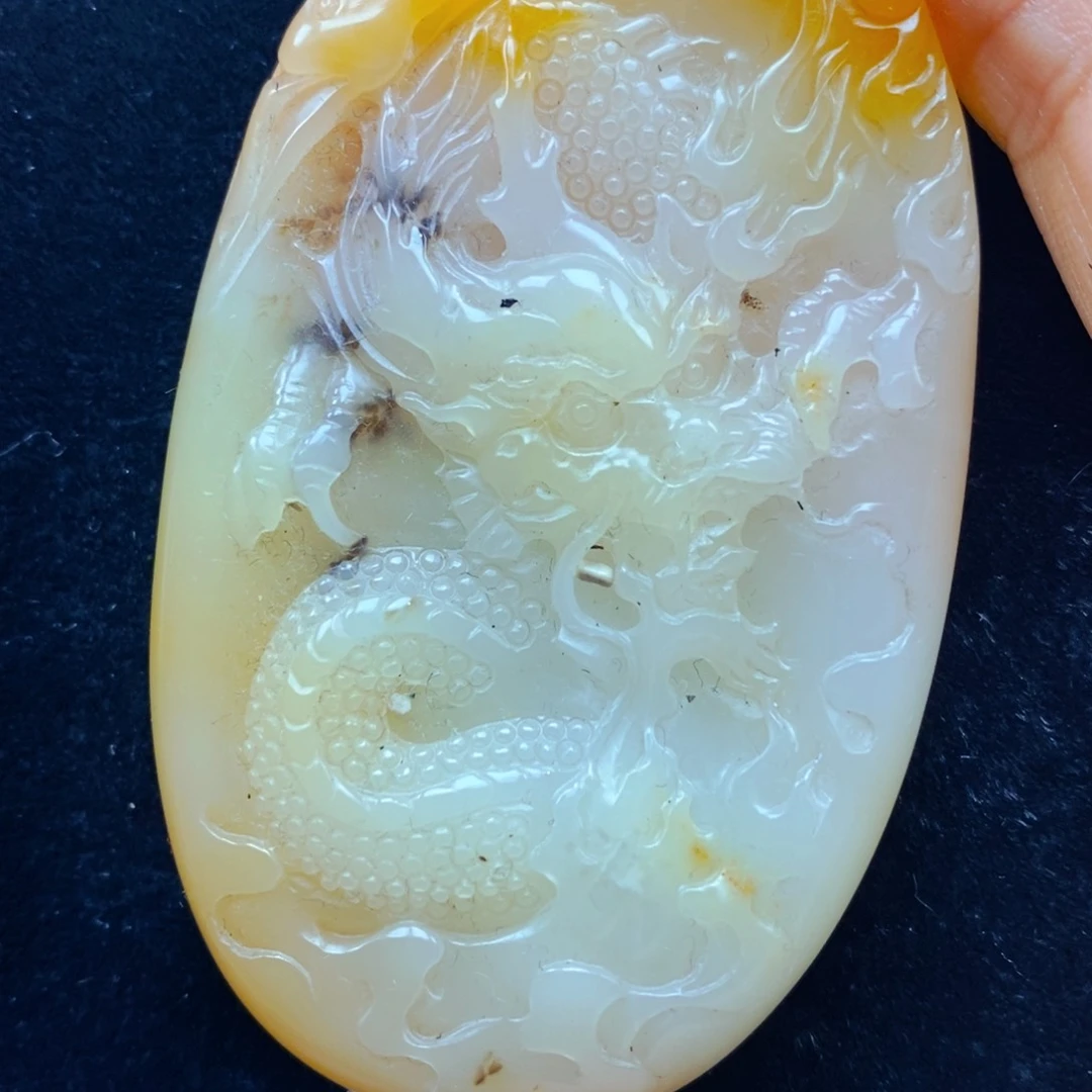 未镶嵌石英质玉（黄龙玉）颈饰
