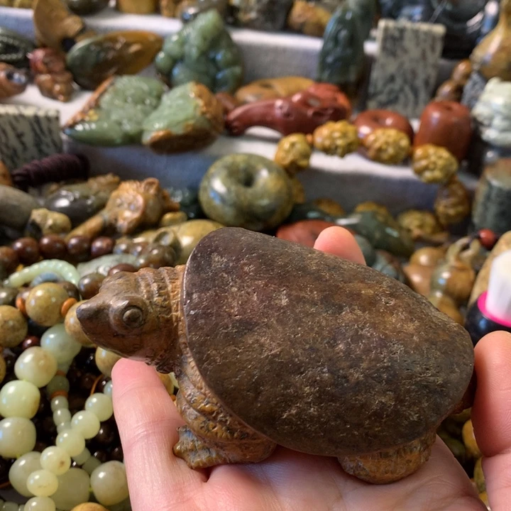 未镶嵌岫岩河磨玉（透闪石质玉）把件