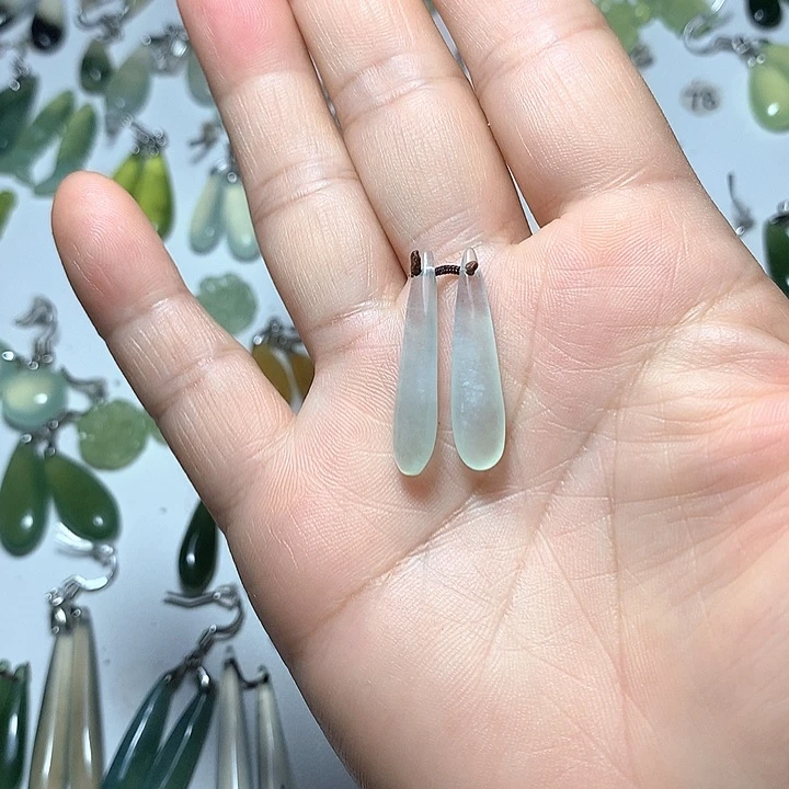 蛇纹石玉未镶嵌耳环