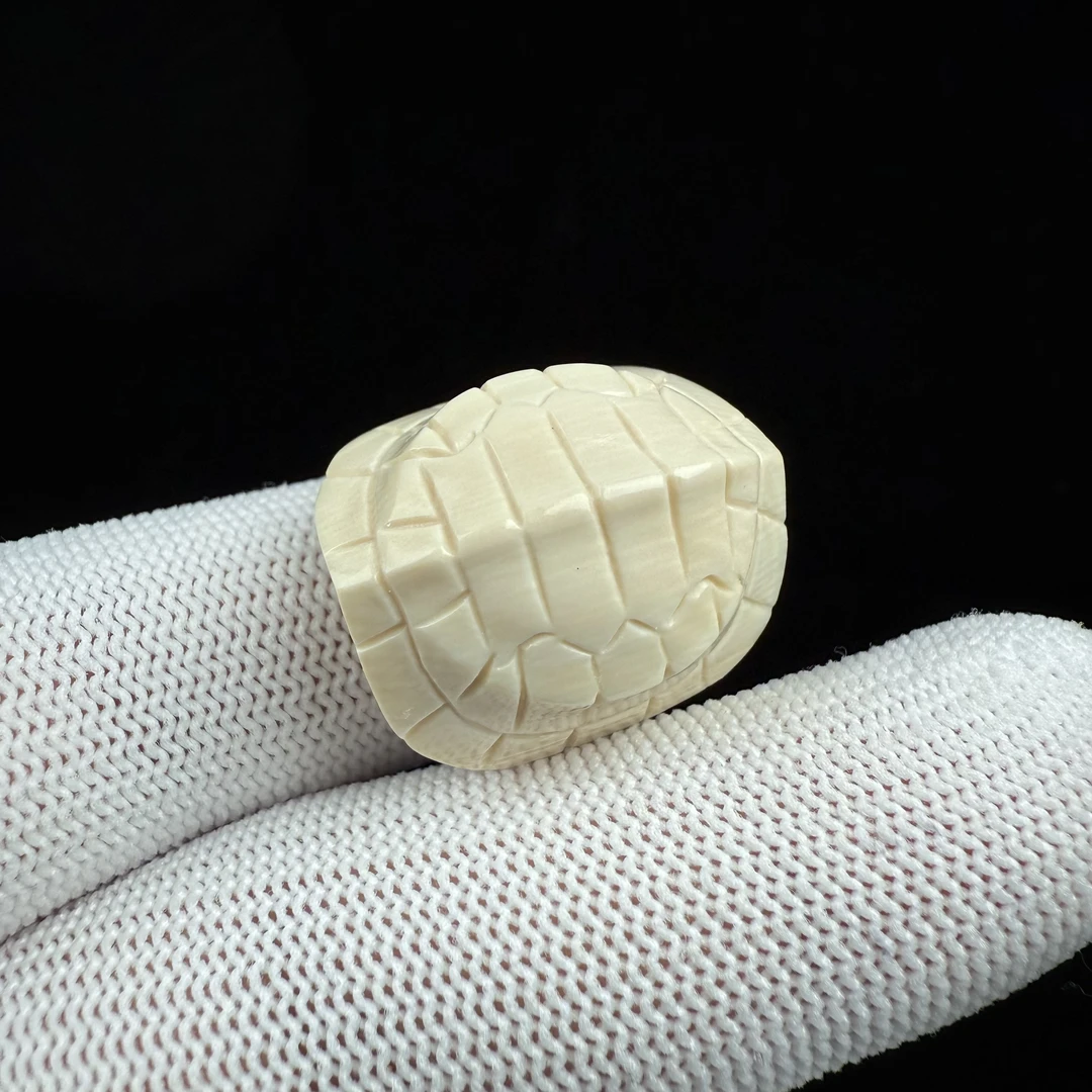 H5449天然猛犸 雕刻富甲 21*25*16mm支持复检假一罚十