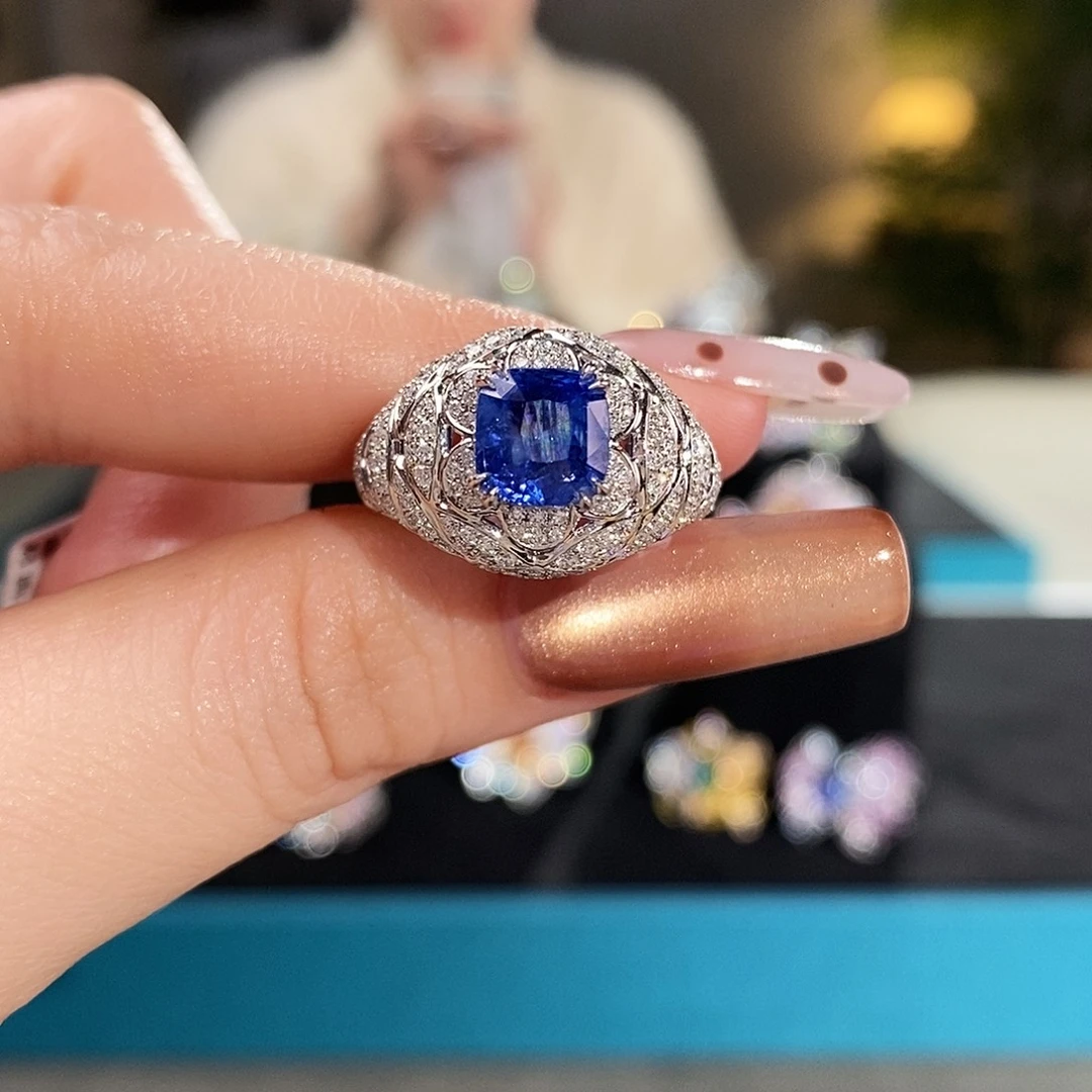 戒指18K金镶嵌蓝宝石3.05ct无烧矢车菊aigs