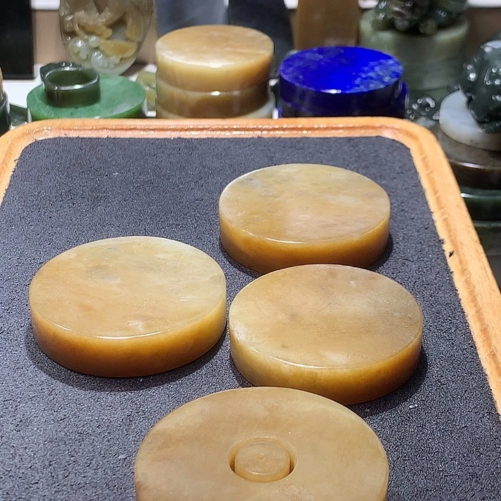 J***y和田玉未镶嵌珠宝半成品