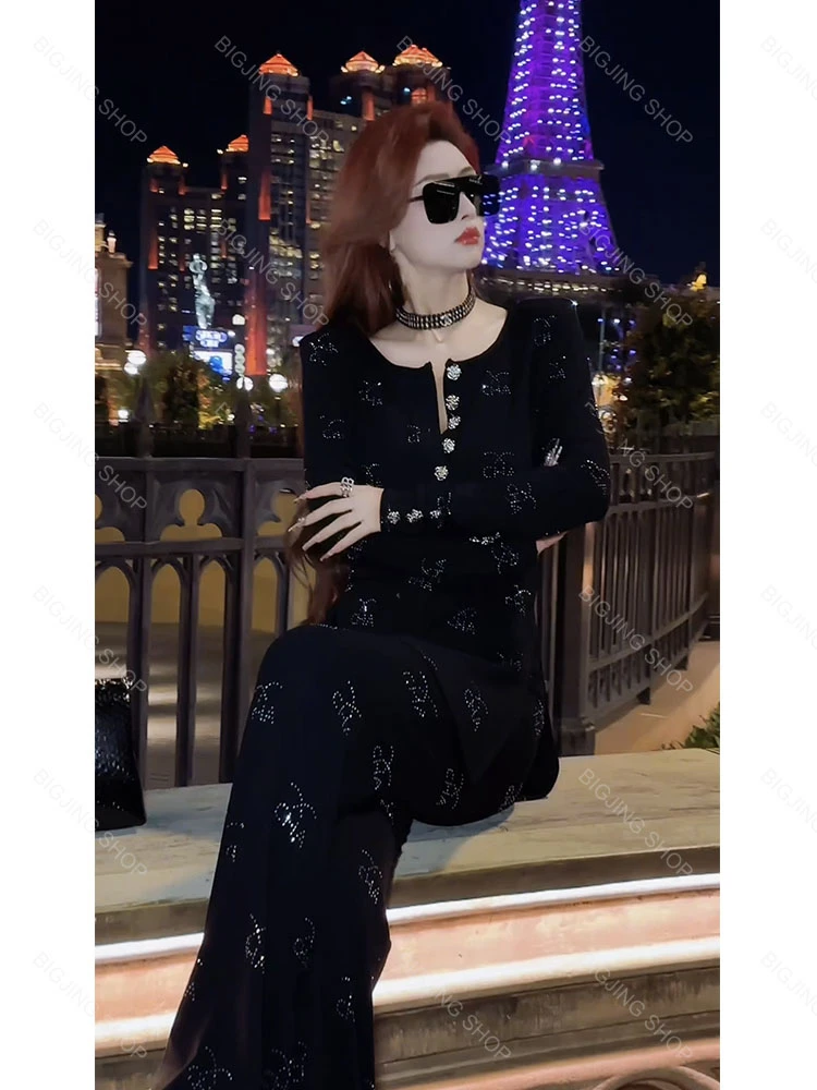 《巴黎街头》超显瘦气质女人风弹力满钻气质套装