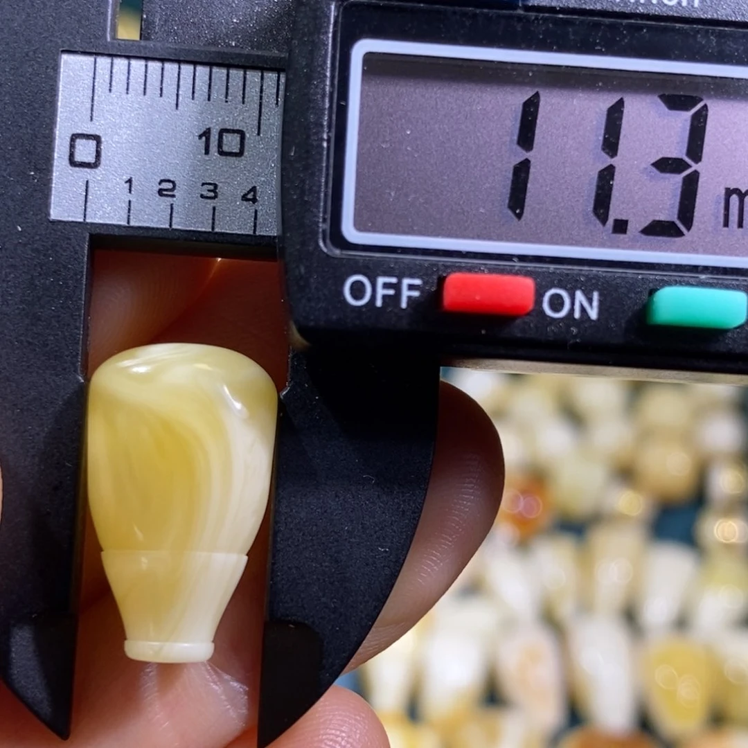 未镶嵌琥珀裸石配饰