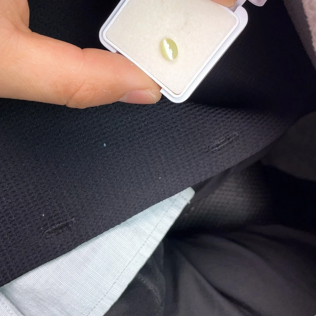 裸石未镶嵌金绿宝石1.379Ct。