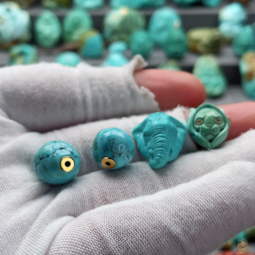 绿松石未镶嵌颈饰栖*钿