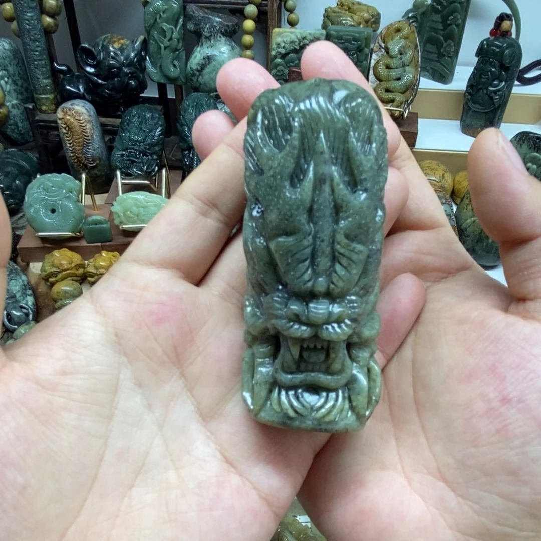 未镶嵌岫岩河磨玉（透闪石质玉）把件