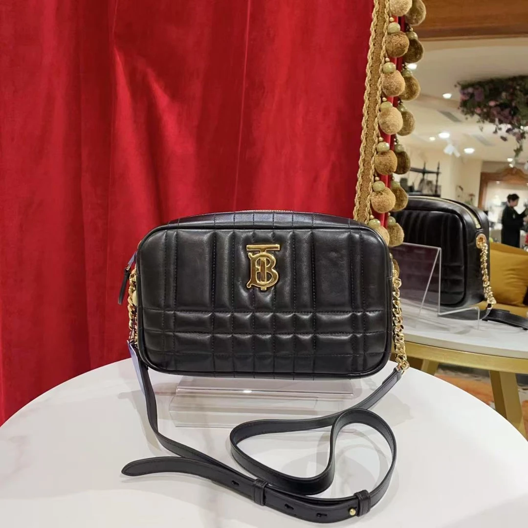 95新 BURBERRY/博柏利 GGS派派专属黑色金扣牛皮相机包 57962378