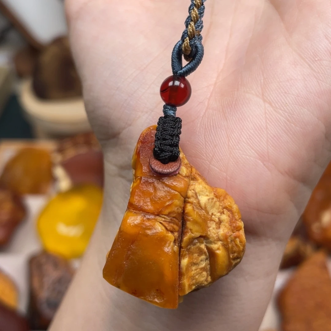 未镶嵌琥珀珠宝奇石