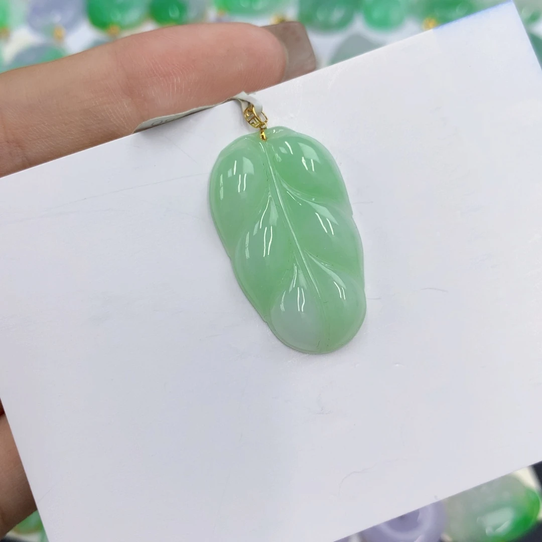 翡翠18K金镶嵌颈饰翡翠